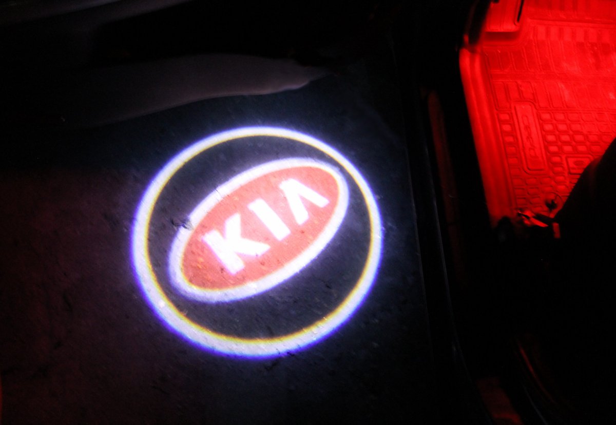 Подсветка двери Ауди s8