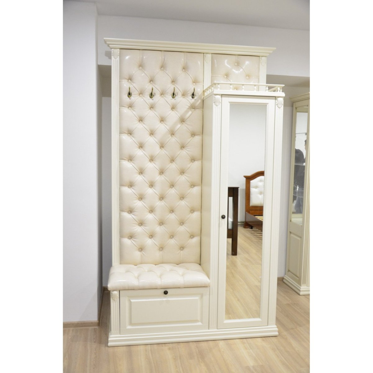 Прихожая с мягкой обивкой