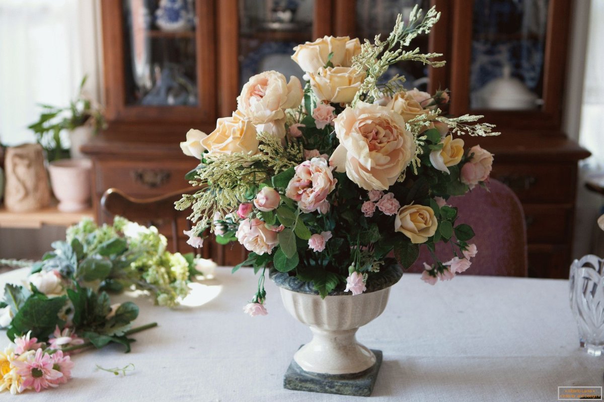 Букеты из искусственных цветов для интерьера