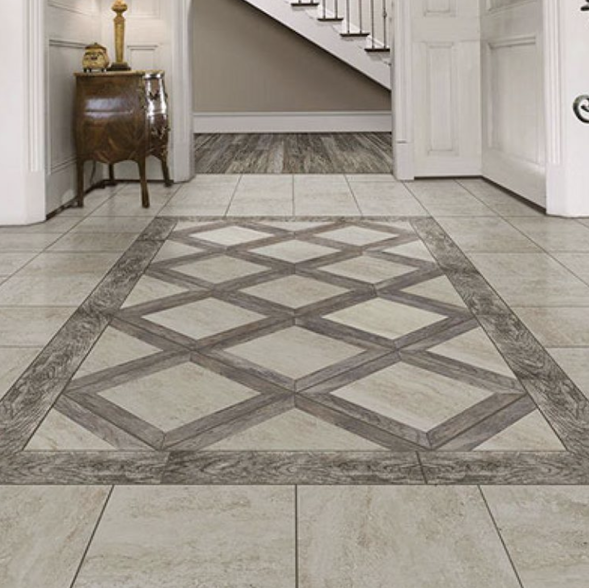 Каменный пол в прихожей