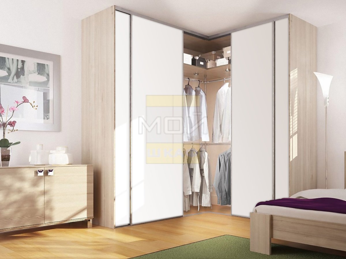 Вместительный угловой шкаф в спальню