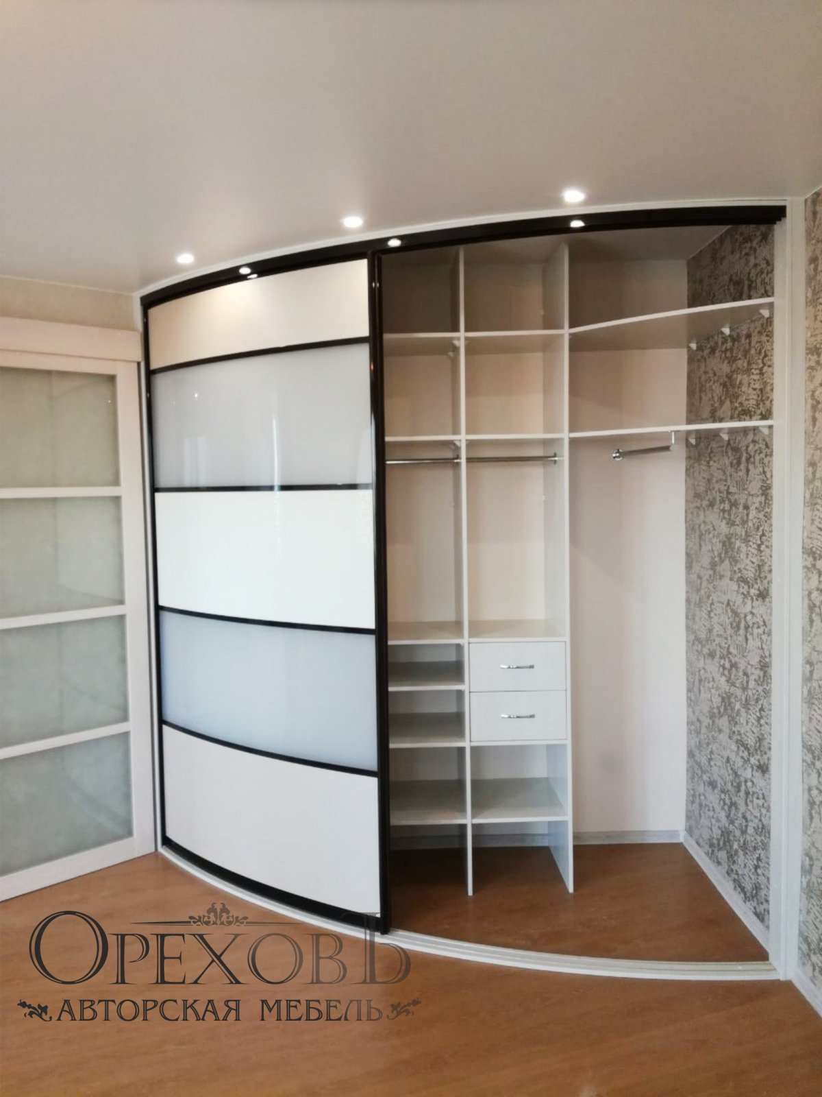 Угловой шкаф купе 2011 Атриум