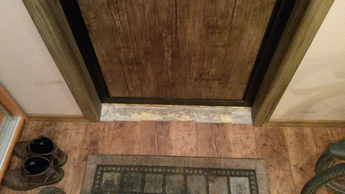 Комбинированный пол в прихожей