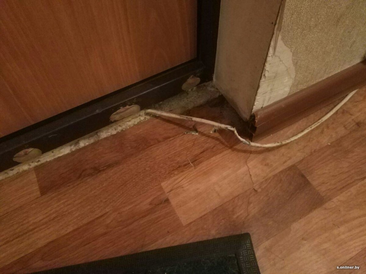 Ступень в прихожей у входной двери