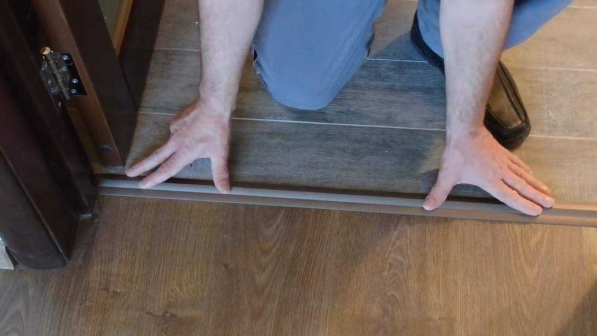 Отделка порожка у входной двери