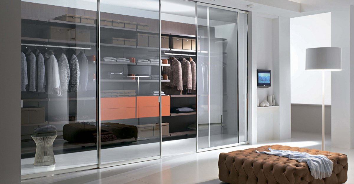 Стильный гардеробный шкаф