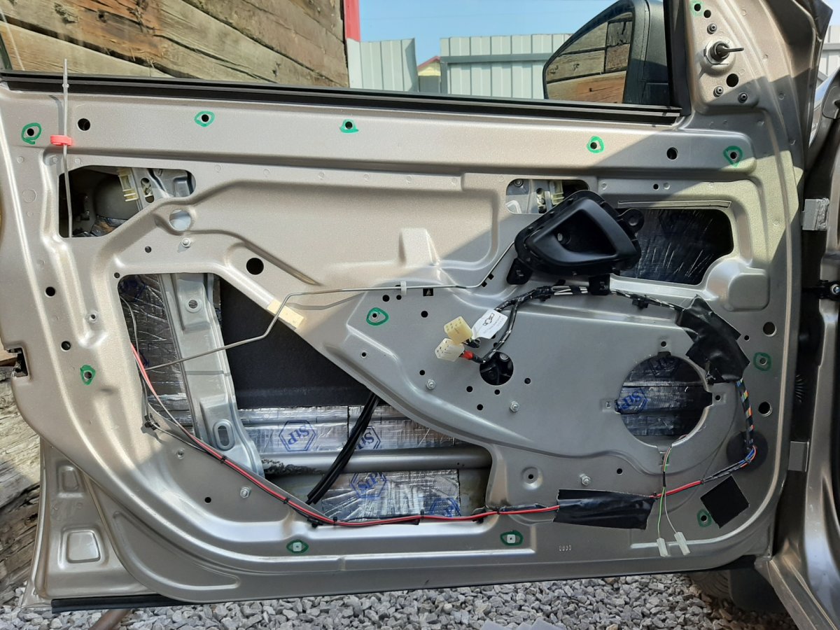 Дверь передняя Lada Granta