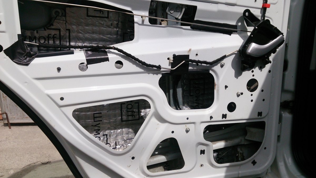 Упор задка двери Гранта лифтбек ВАЗ