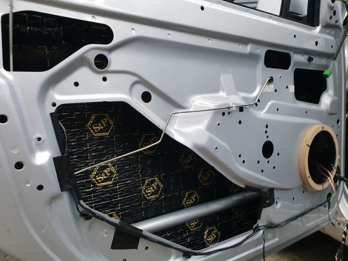 Гранта 1 шумка на двери Заводская