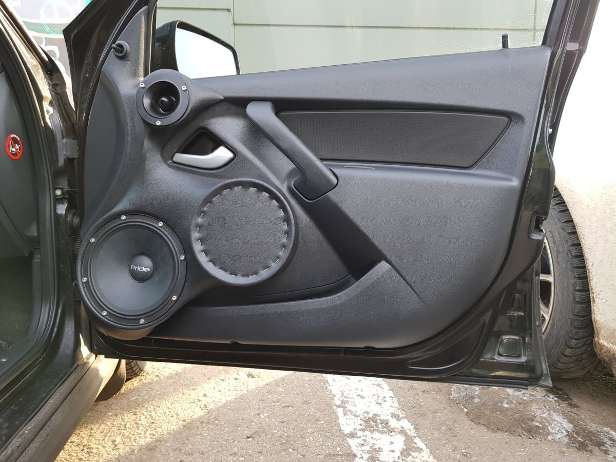 Лада Гранта задняя дверь в разборе