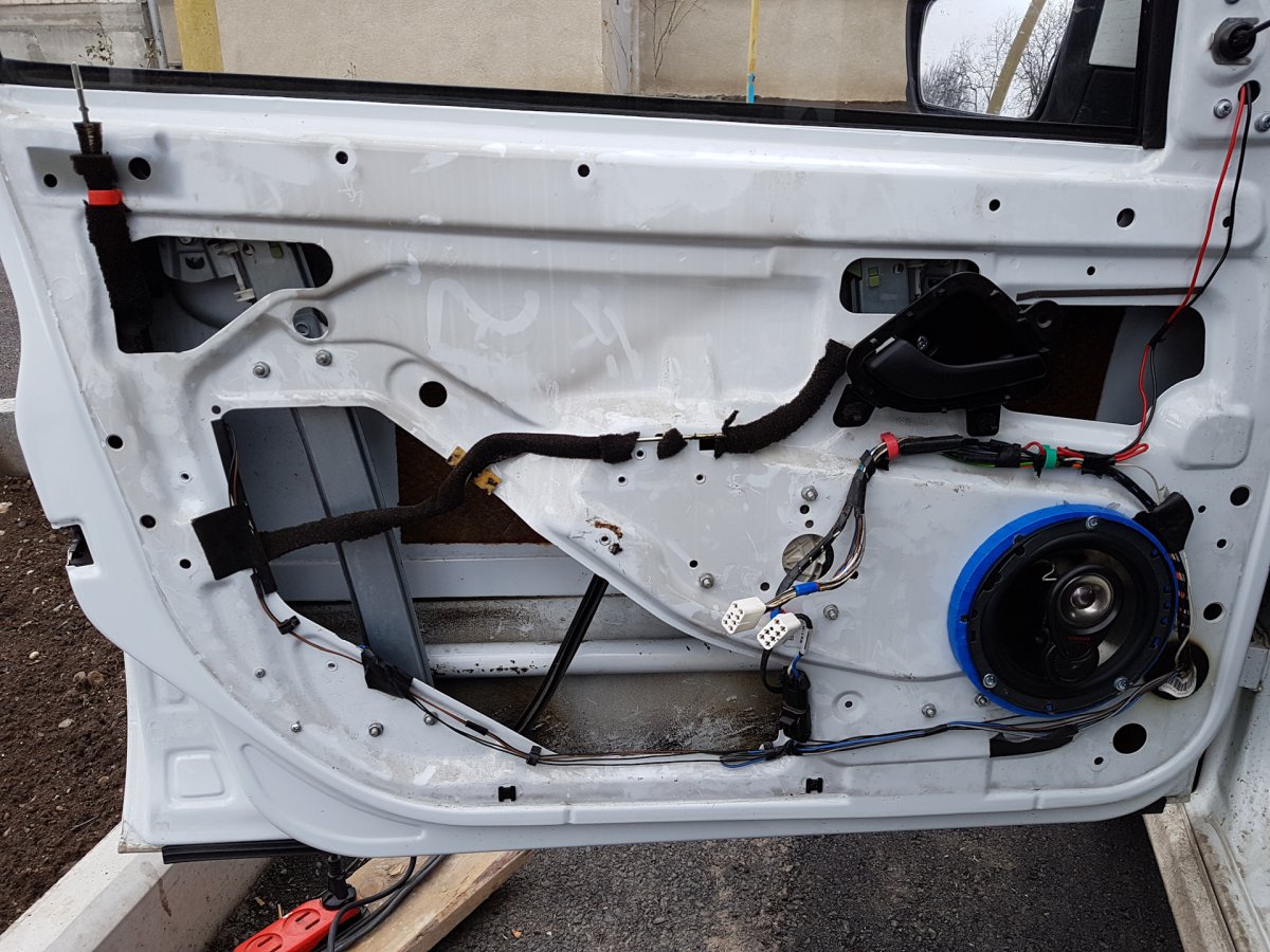 Лада Гранта 1 обшивка дверей