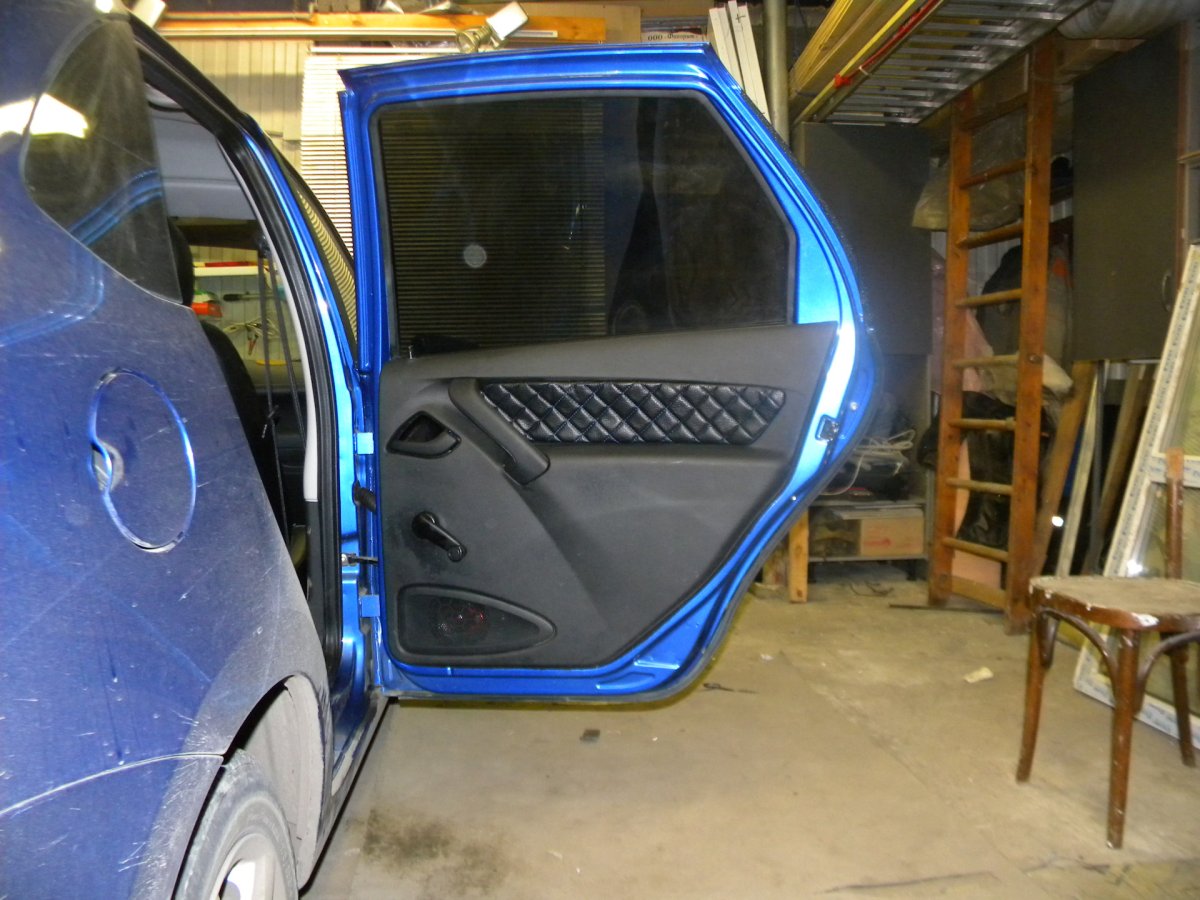 Лада Гранта передняя дверь без обшивки