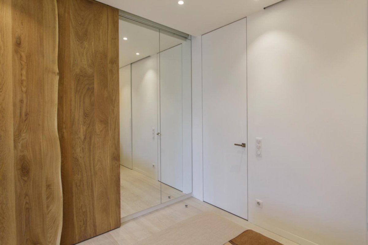 Дверь невидимка и плинтус