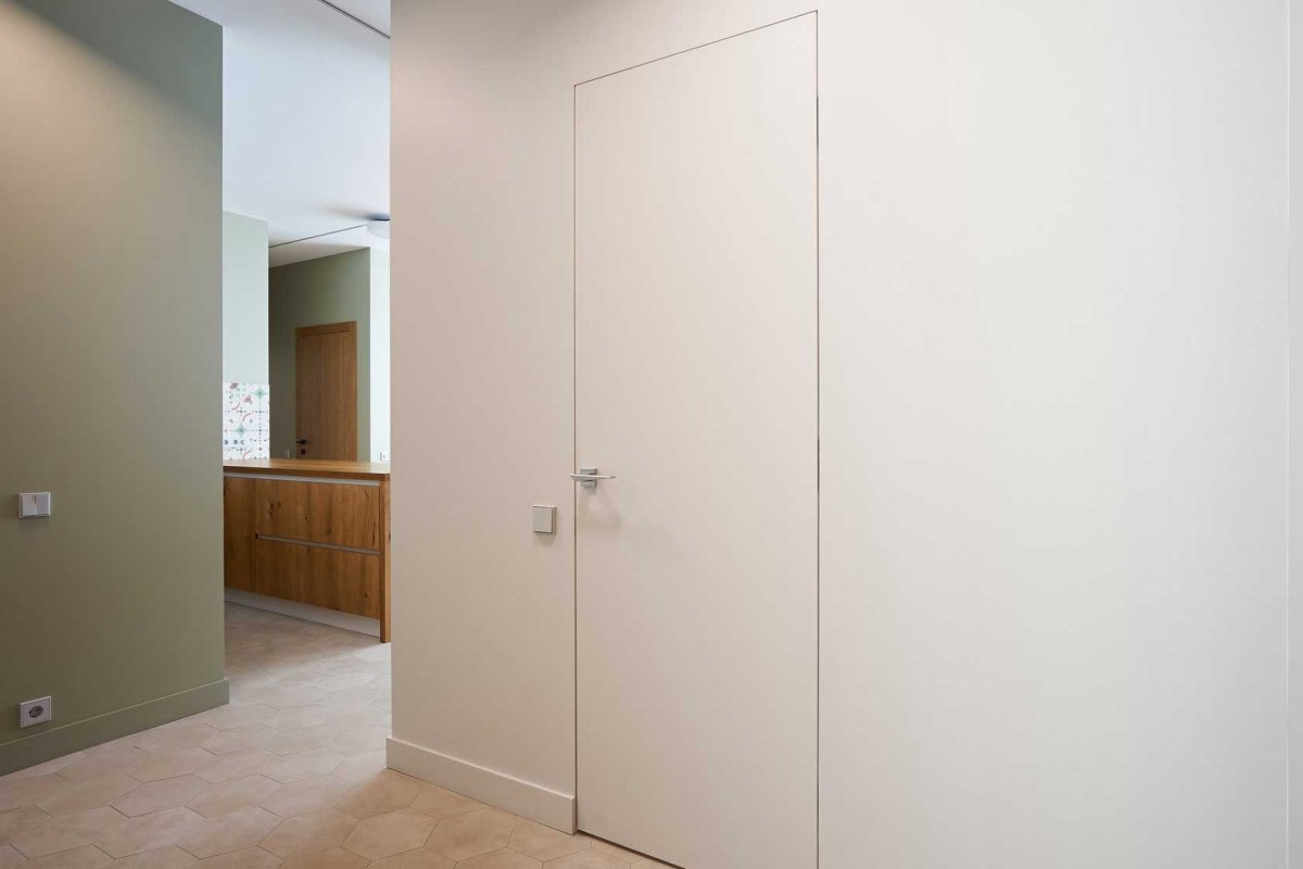 Двери Инвизибл Invisible с молдингами