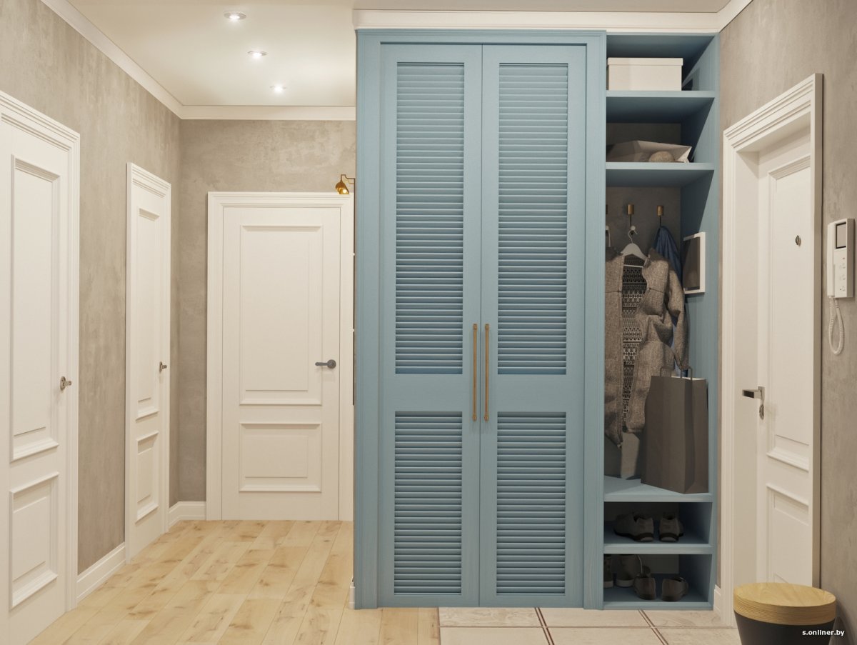 Голубой шкаф в прихожей