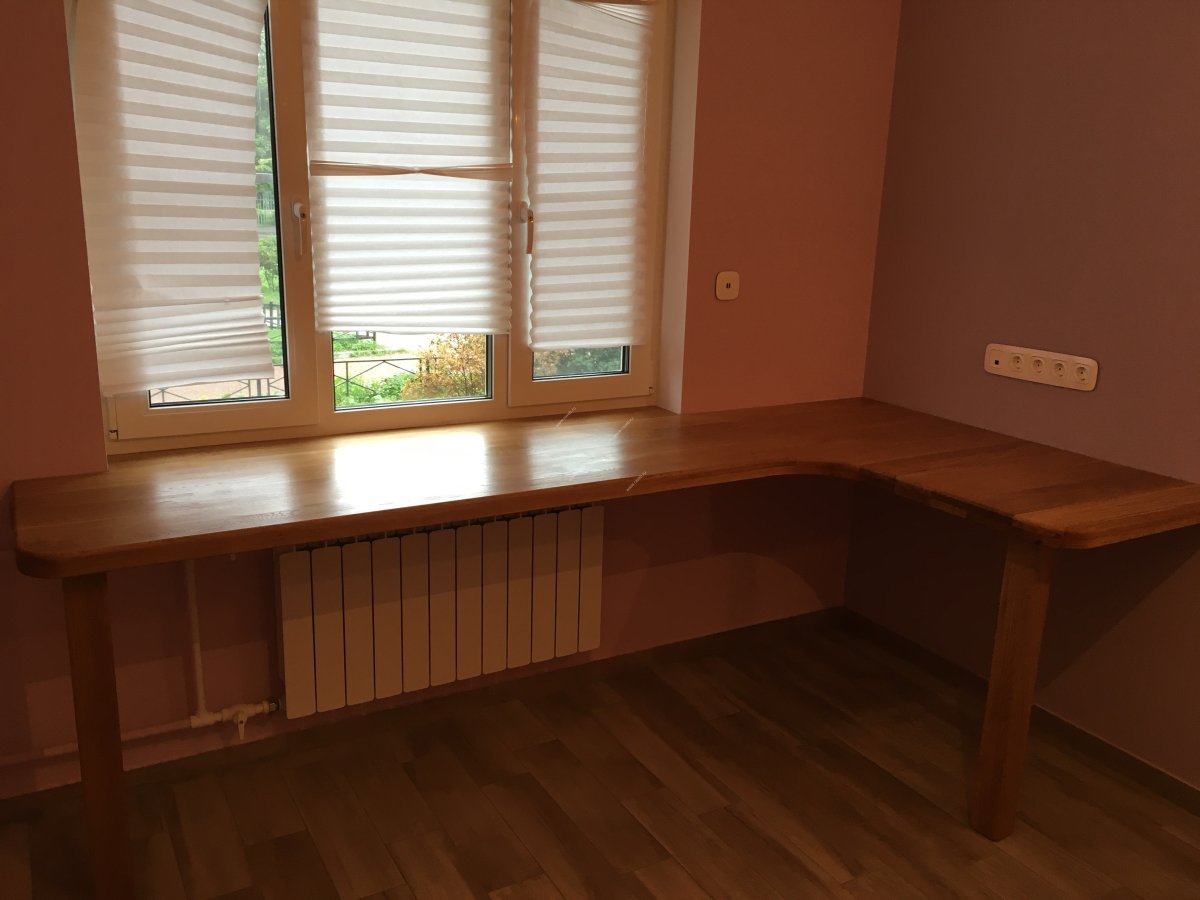 Угловой стол подоконник