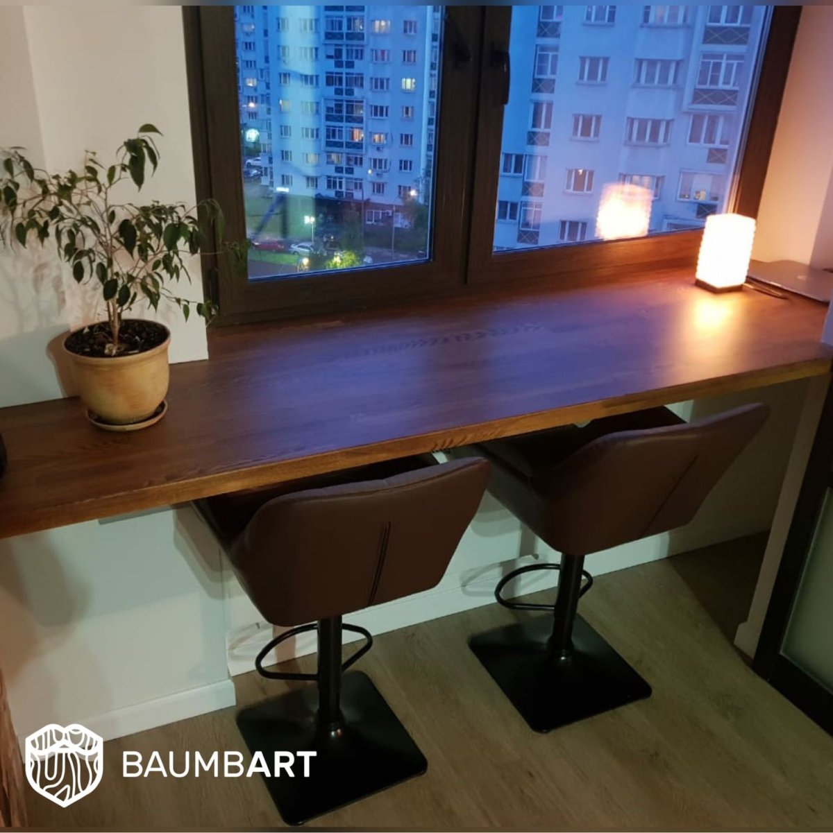 Стол-подоконник на кухне