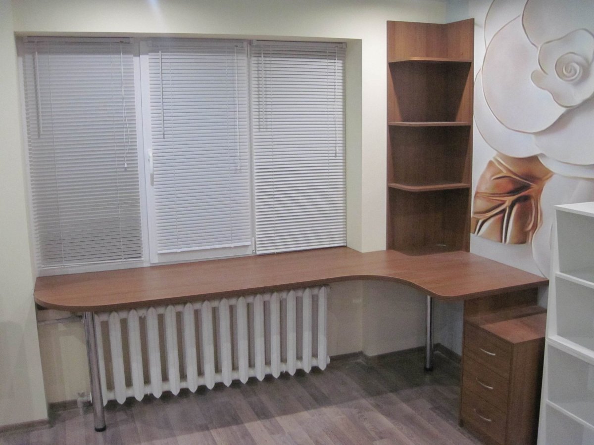 Письменный стол из подоконника