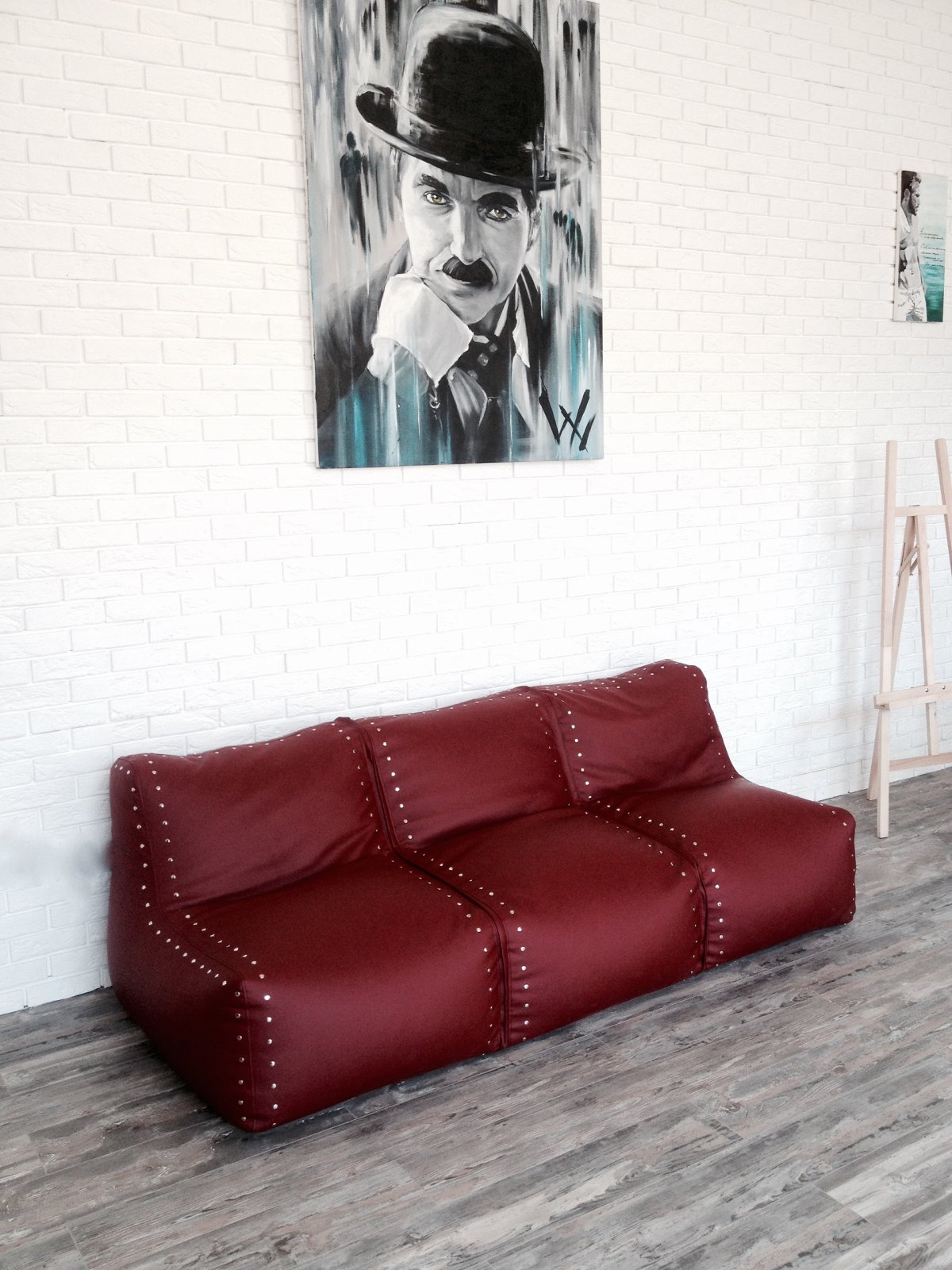 Бескаркасный диван кожа