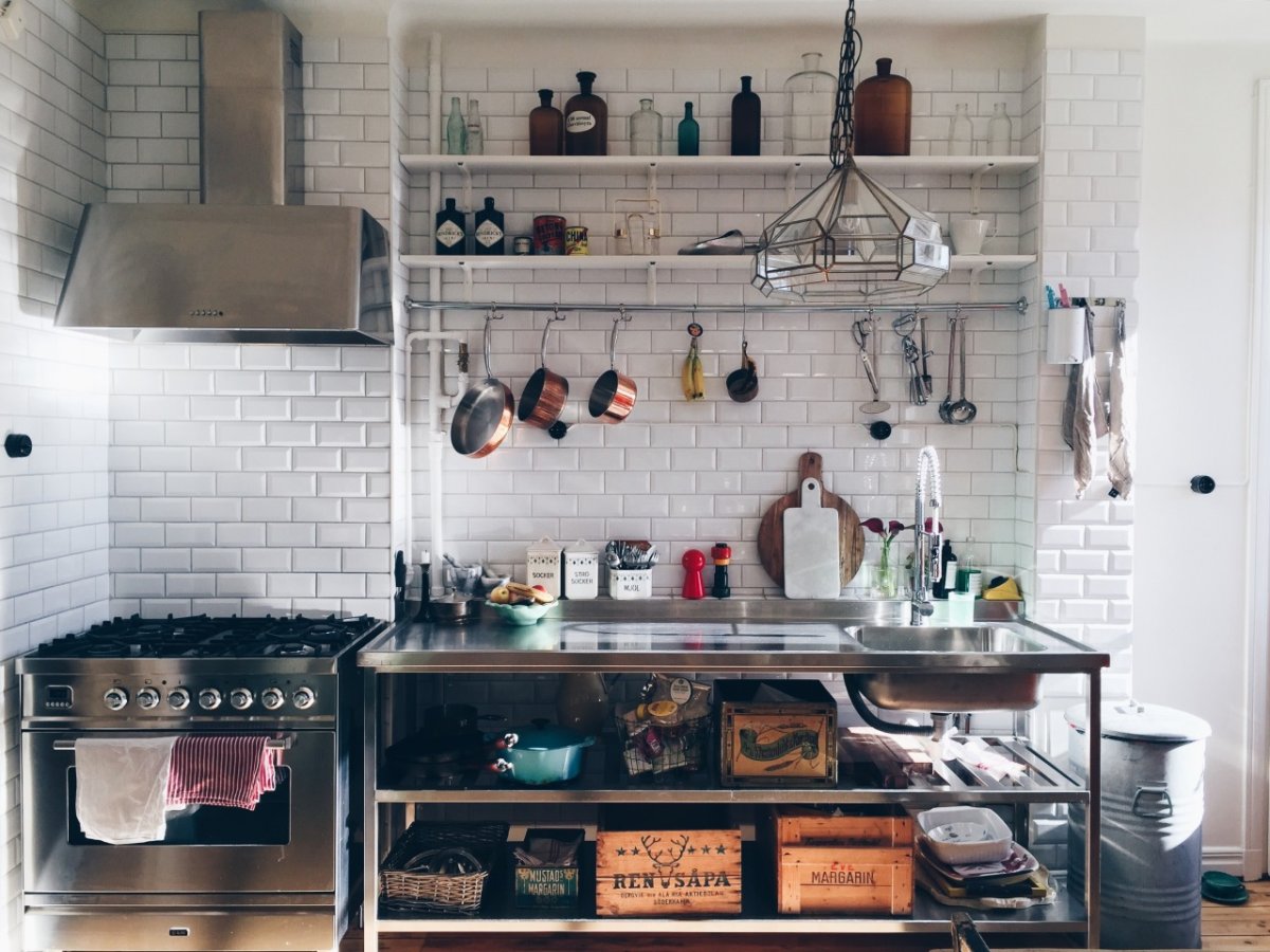 Открытые полкитна кухне