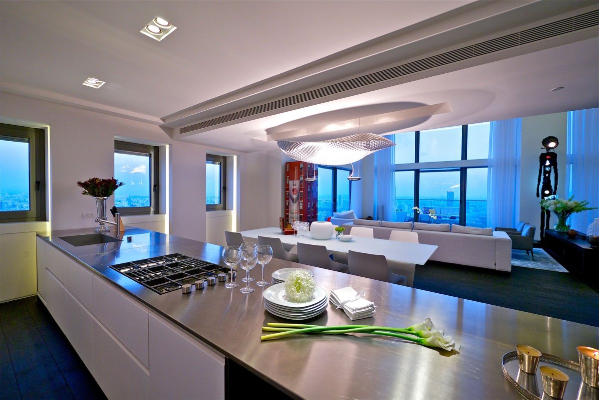 Красивая большая гостиная