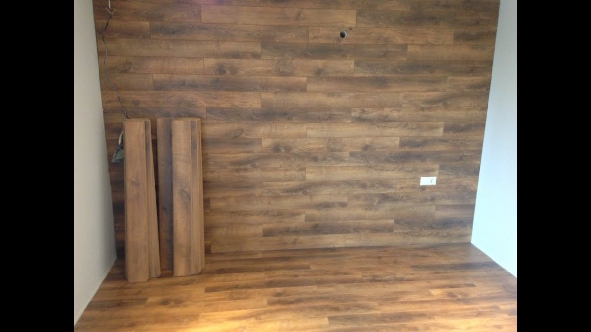 Ламинат на стене углы