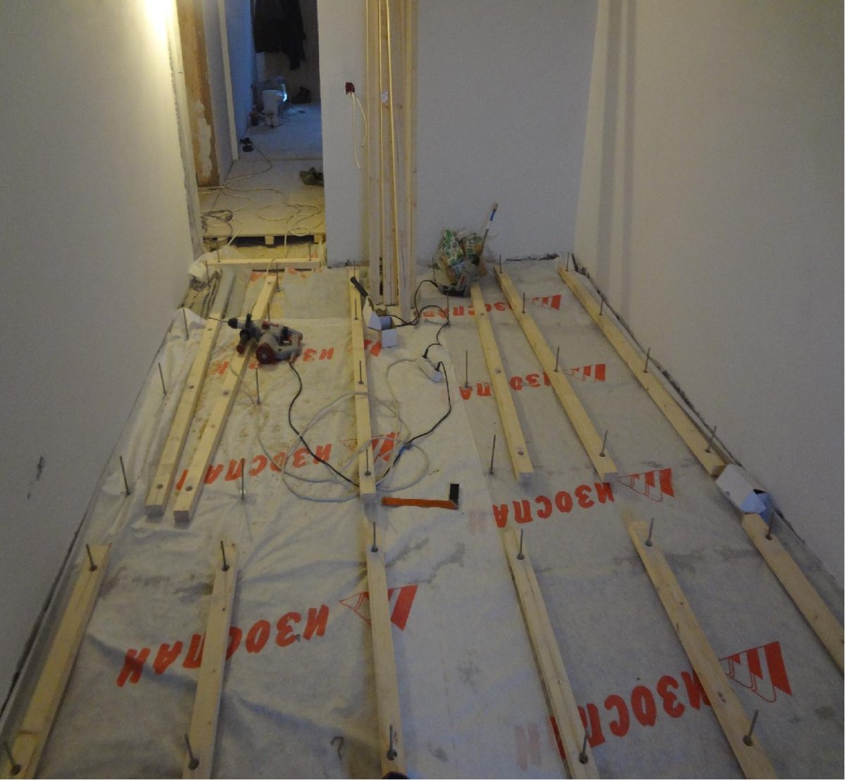 Демонтаж деревянного пола