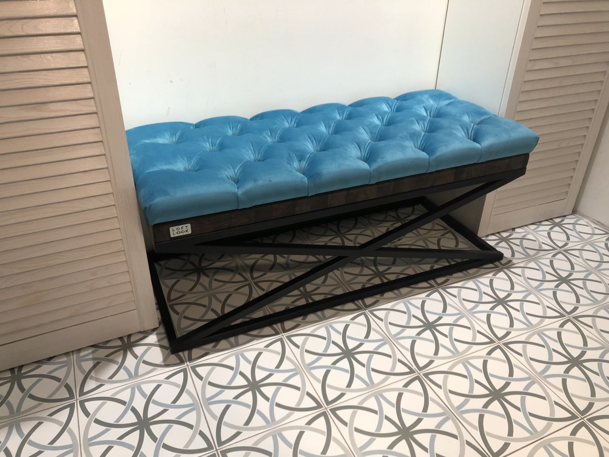 Шкаф-купе в прихожую с мягкой сидушкой и спинкой Хай-тек