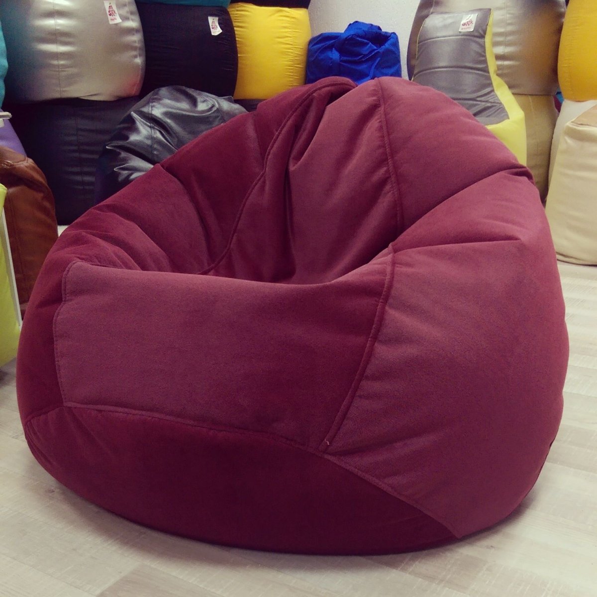 Кресло в винтажном стиле с подушкой