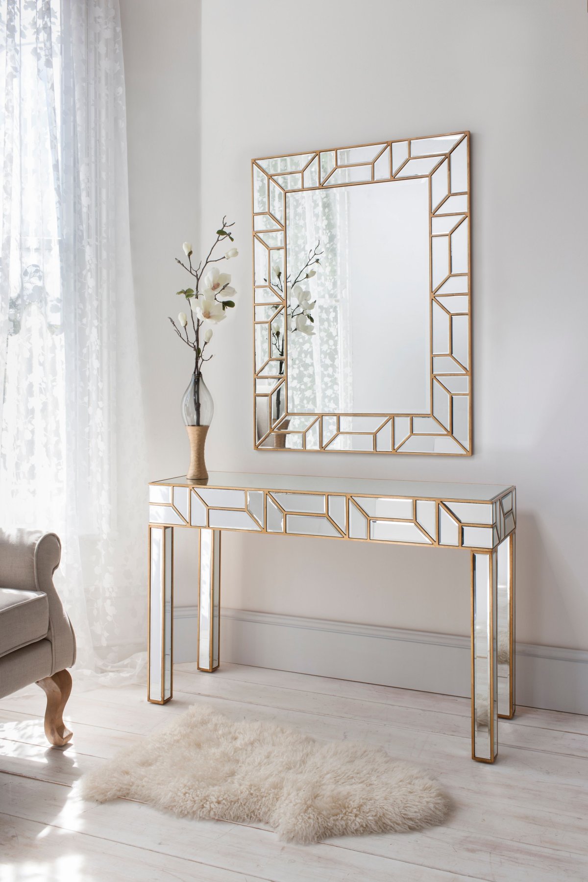 Консоль с зеркалом в прихожую