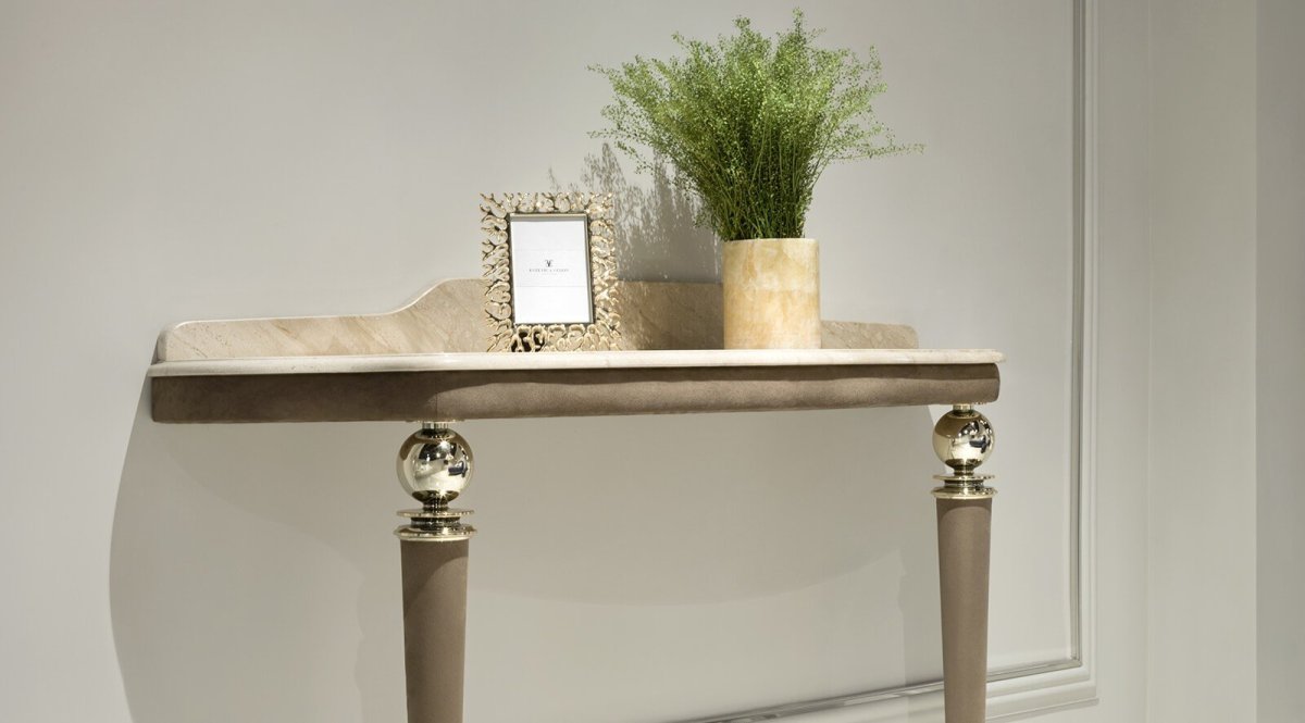 Консоль с зеркалом и бра