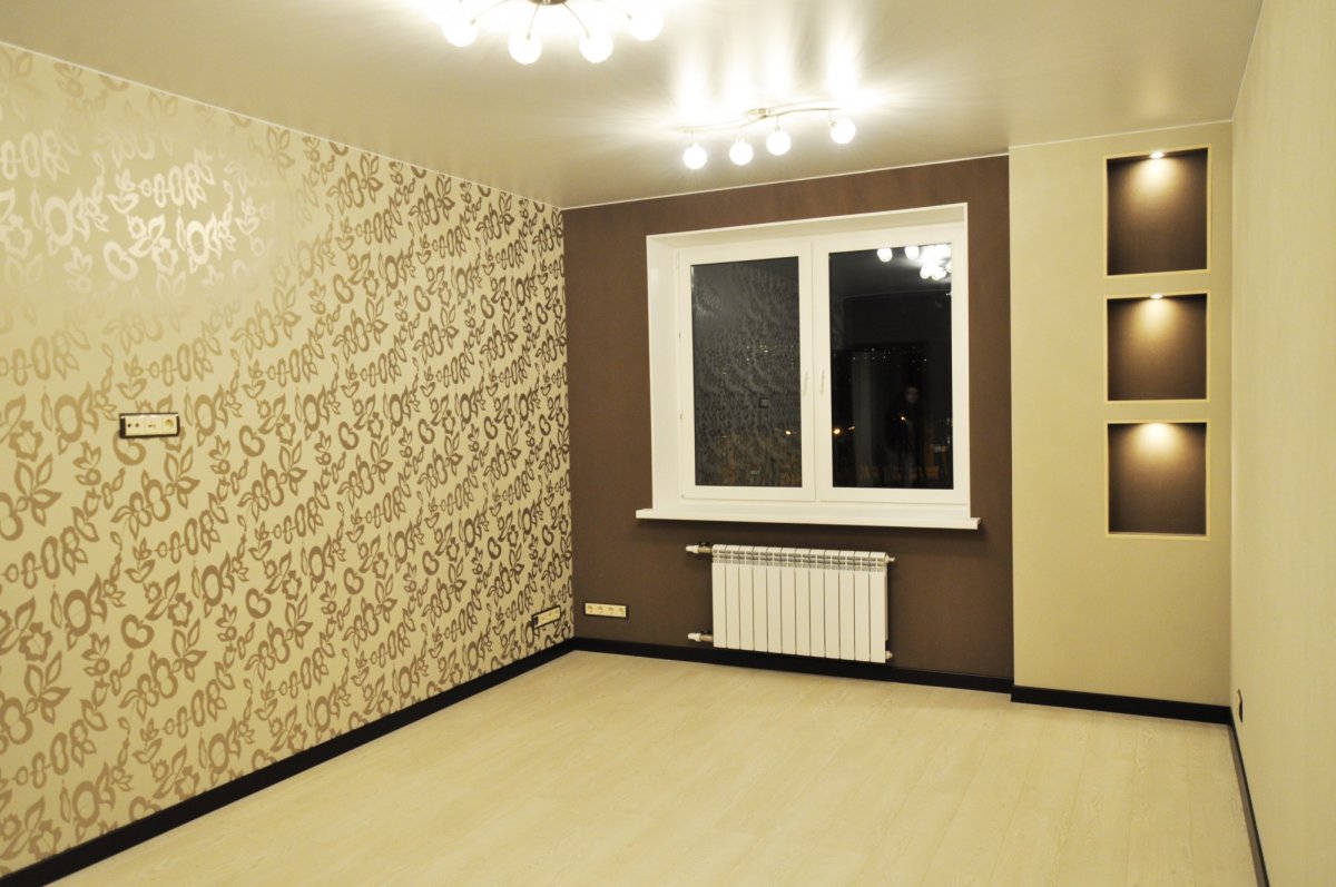 Натяжные потолки и обои сочетание