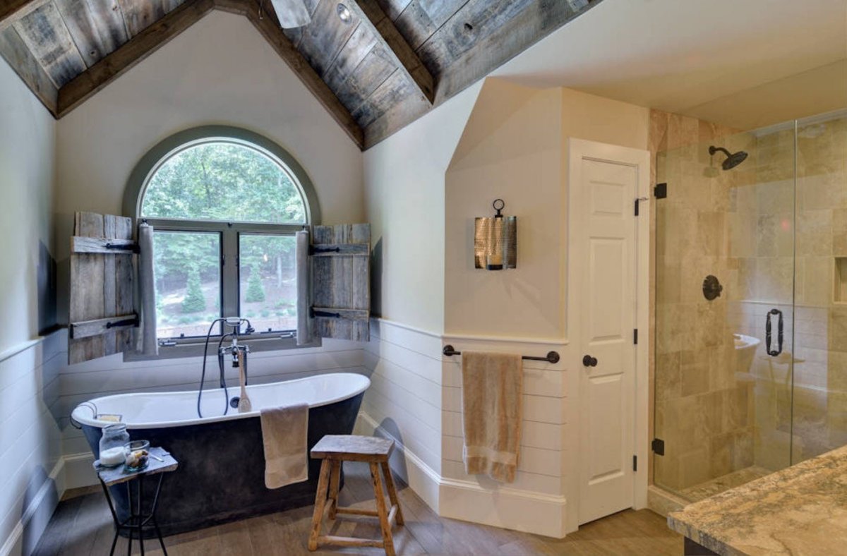 Ванная комната в деревенском доме