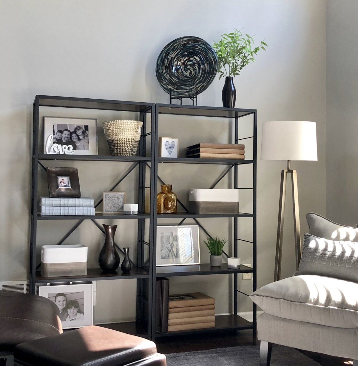 Декор металлического стеллажа