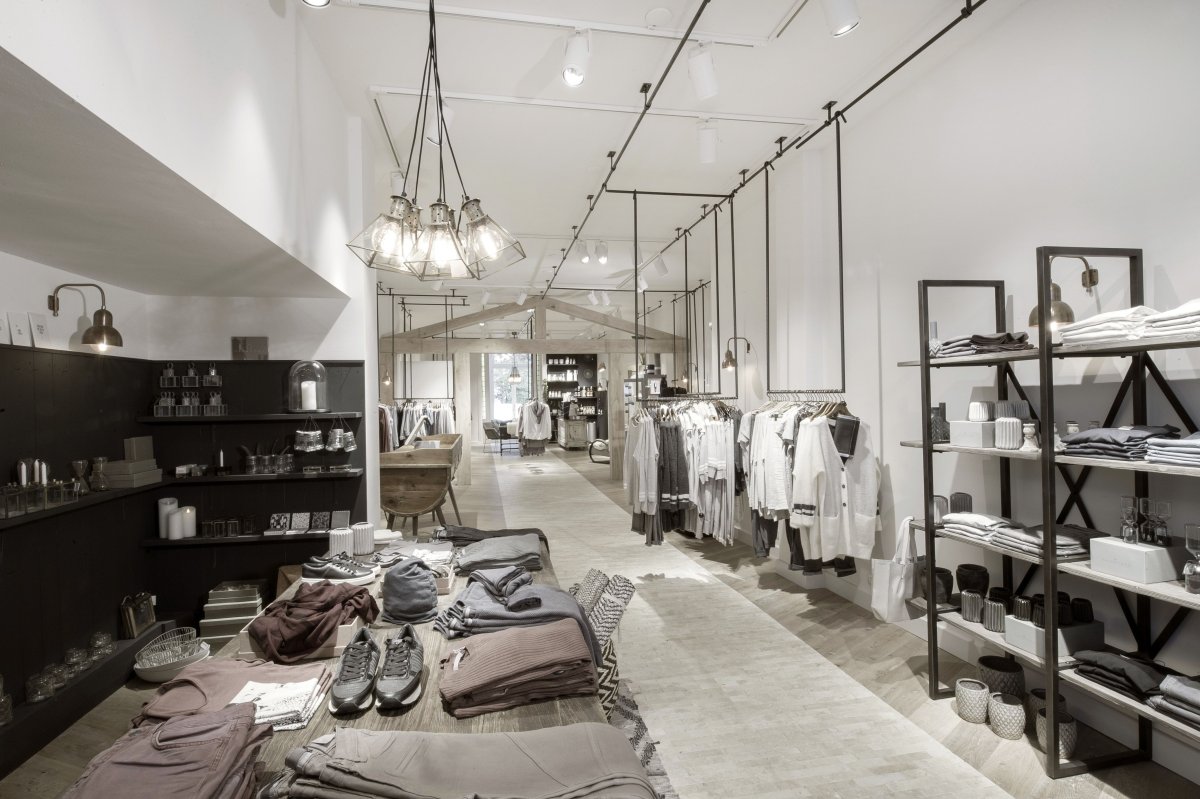 Интерьер магазина одежды лофт