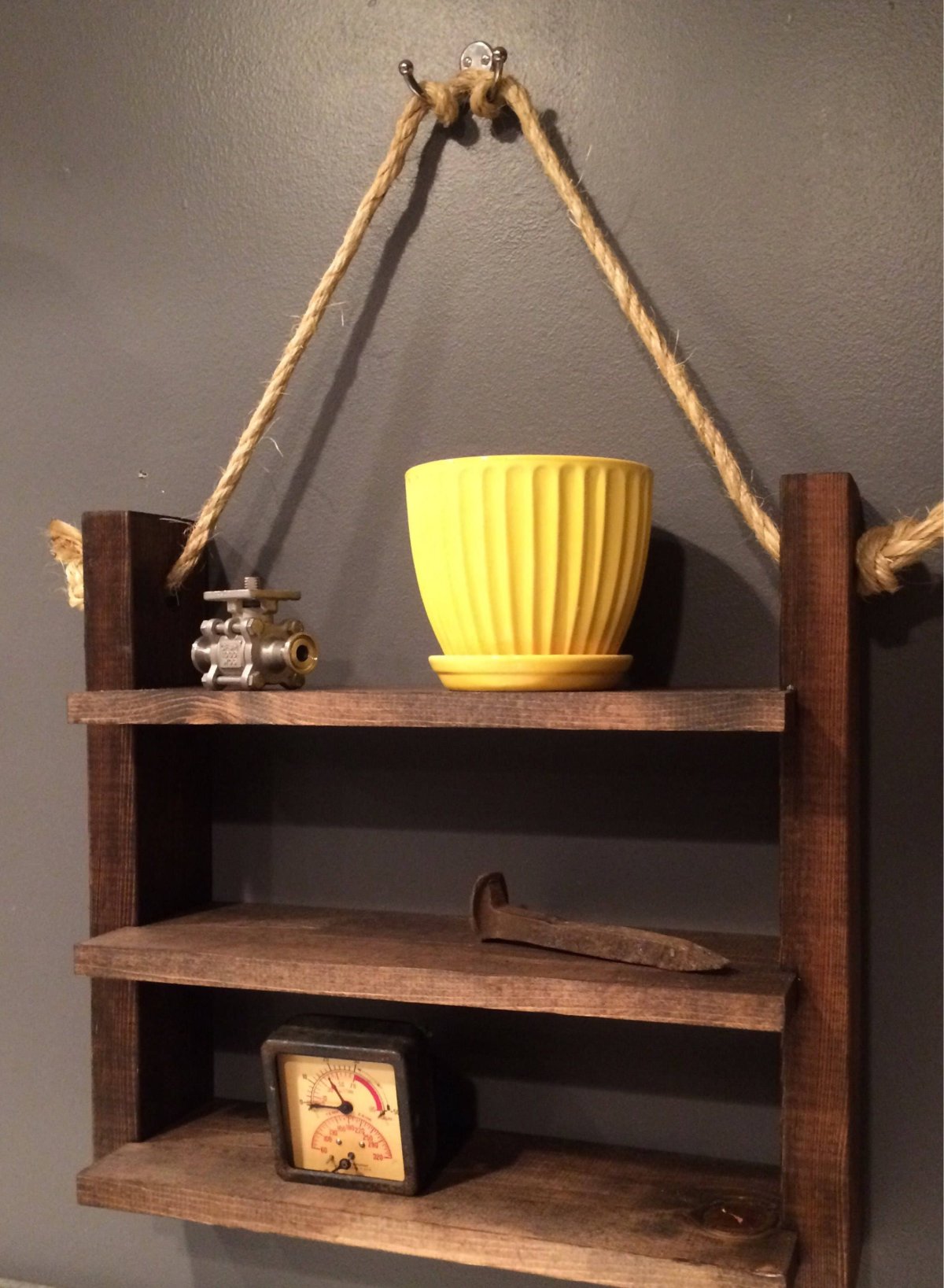 Полка деревянная