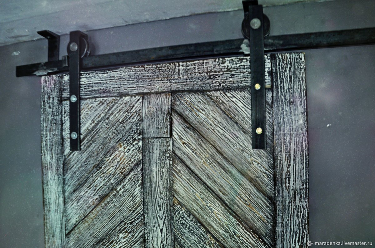 Амбарные раздвижные двери в стиле лофт