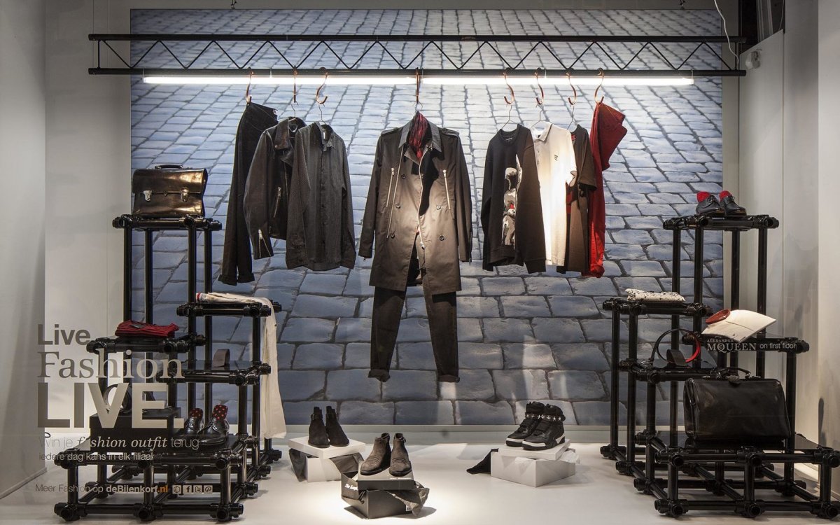 Витрина магазина одежды в стиле лофт