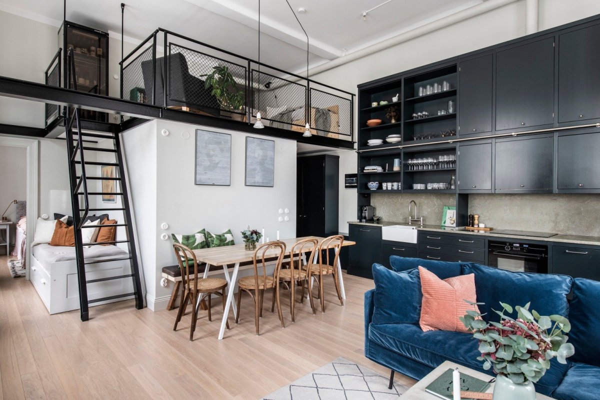 Антресоль в коридоре