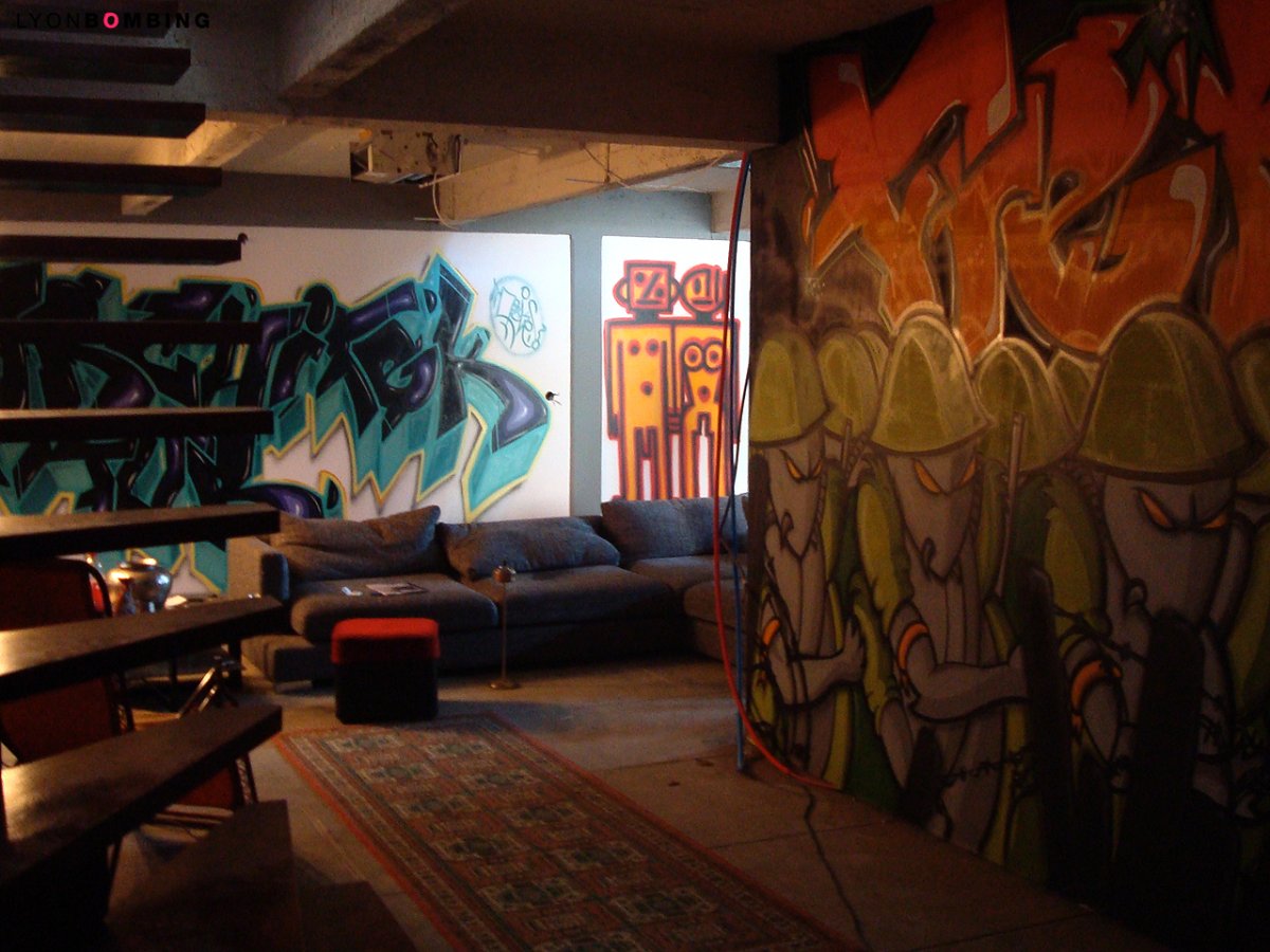 Граффити в комнате подростка