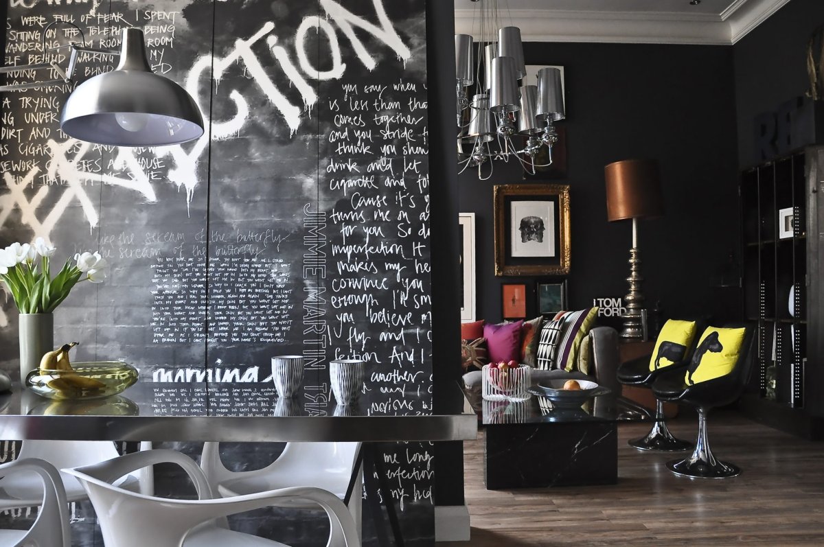 Расписать стену в квартире