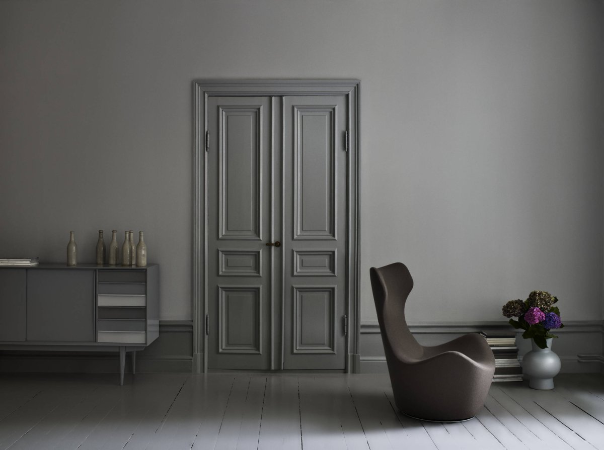 Серые двери в интерьере