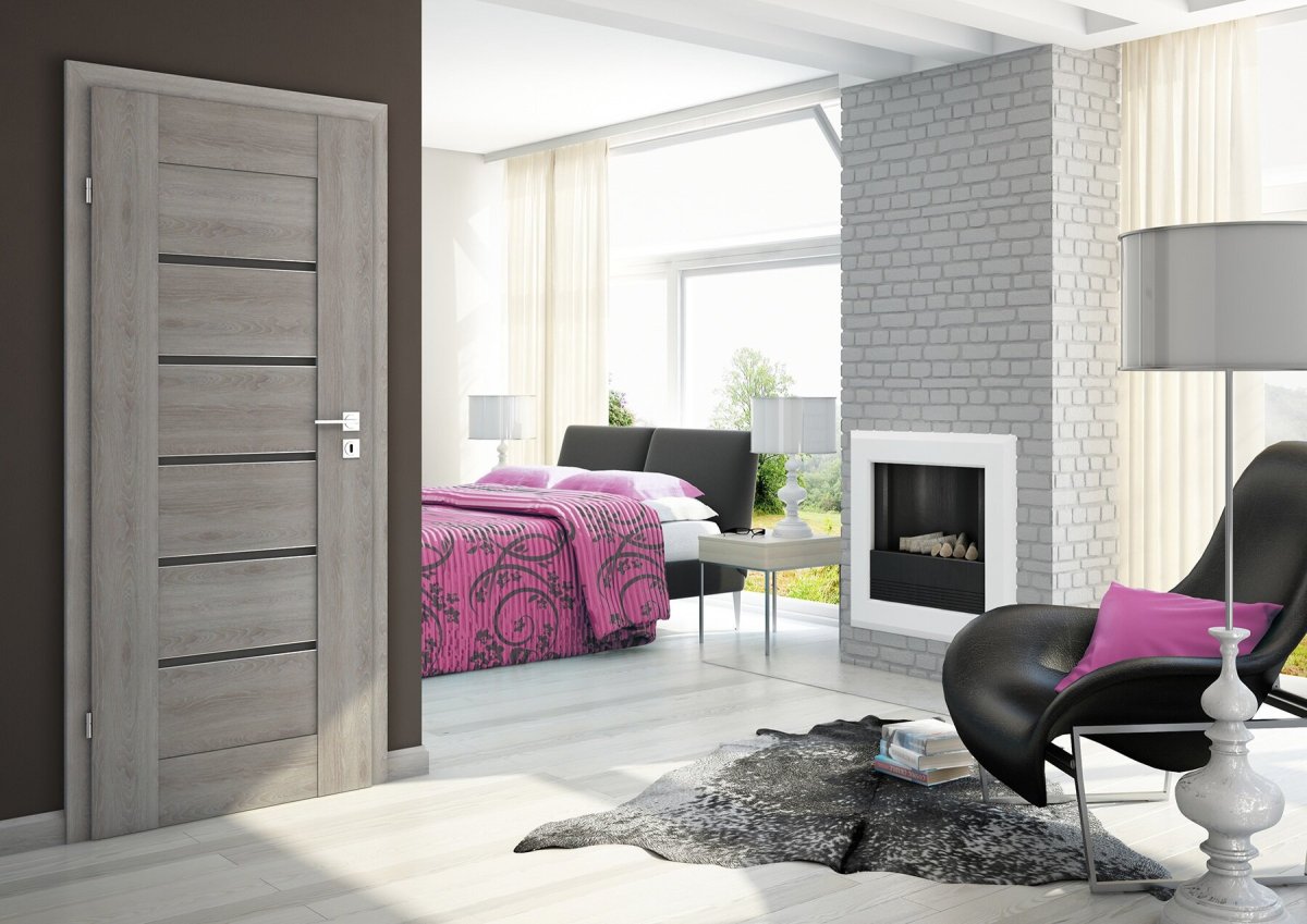 Интерьер коридора с темными дверями