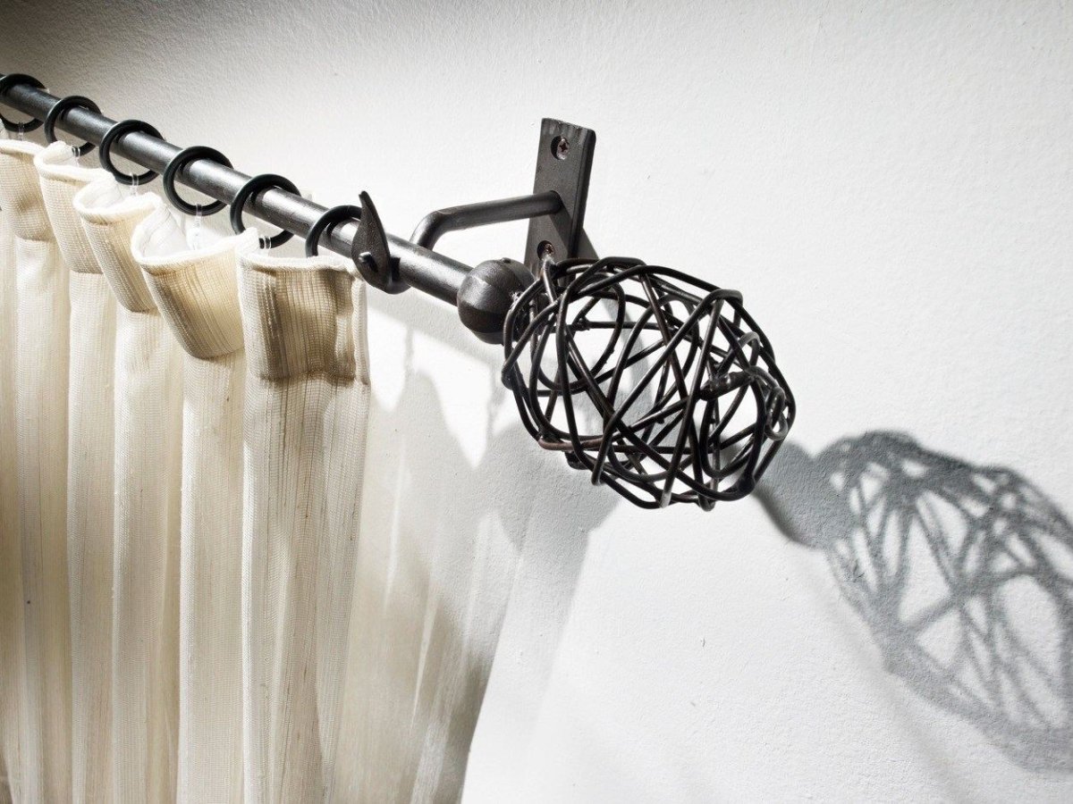 Кованые карнизы в интерьере