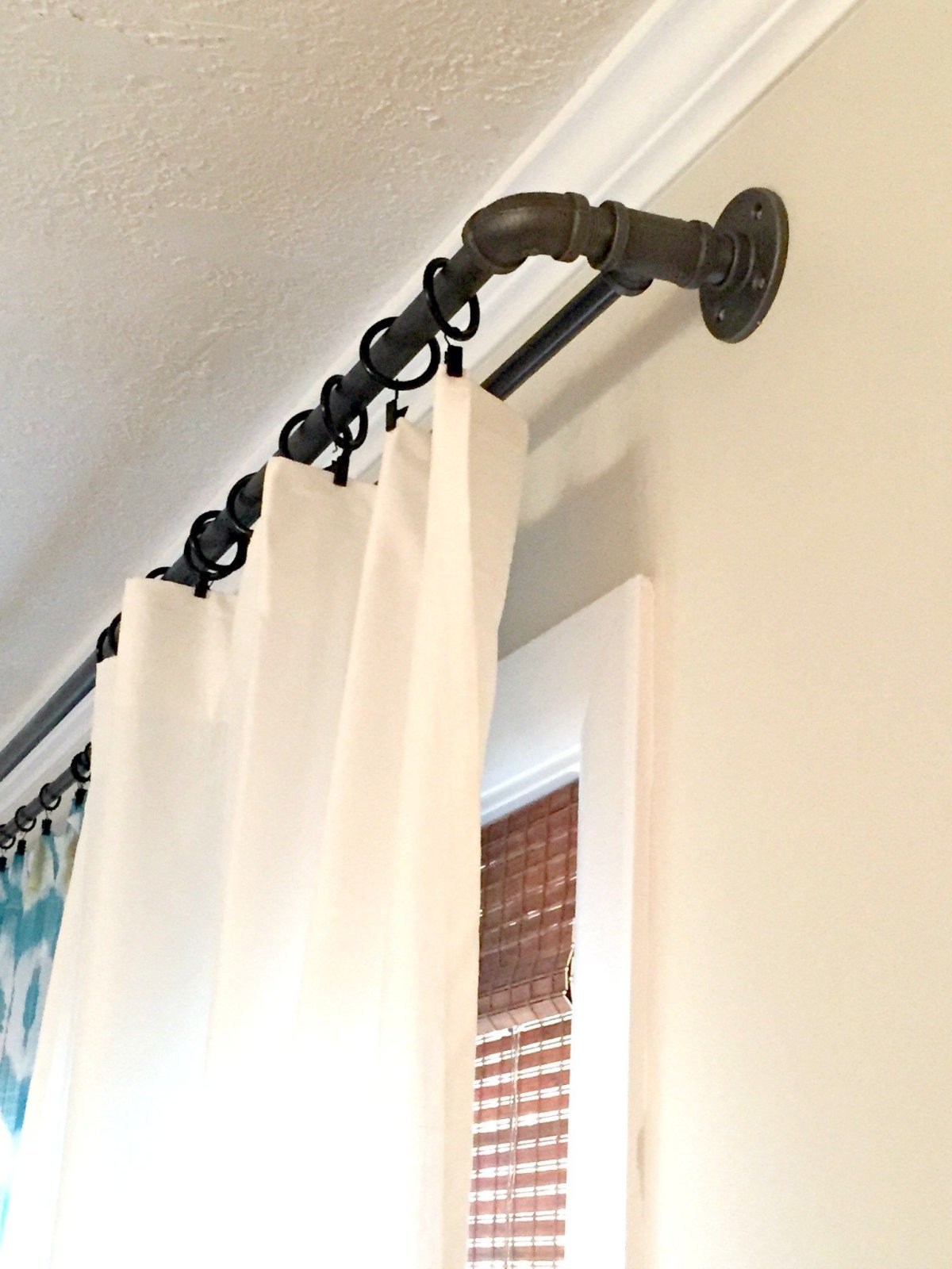 Карнизы для штор в интерьере