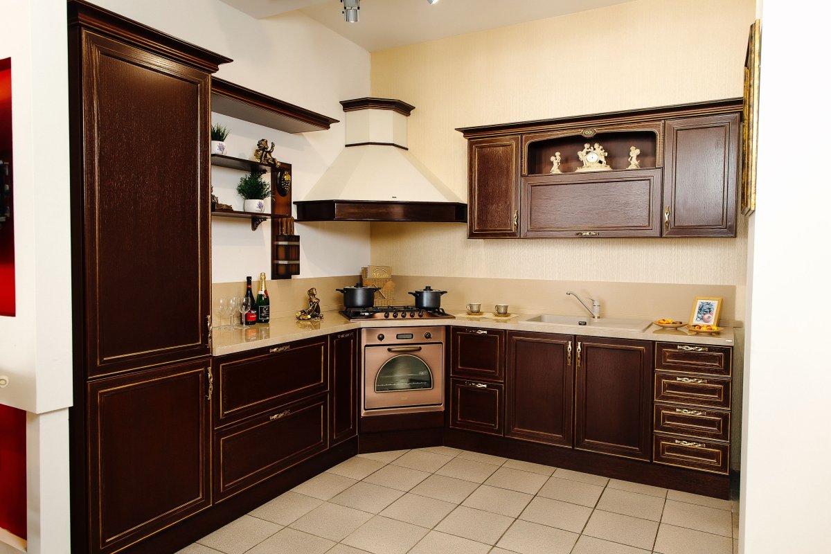 Темные двери в интерьере