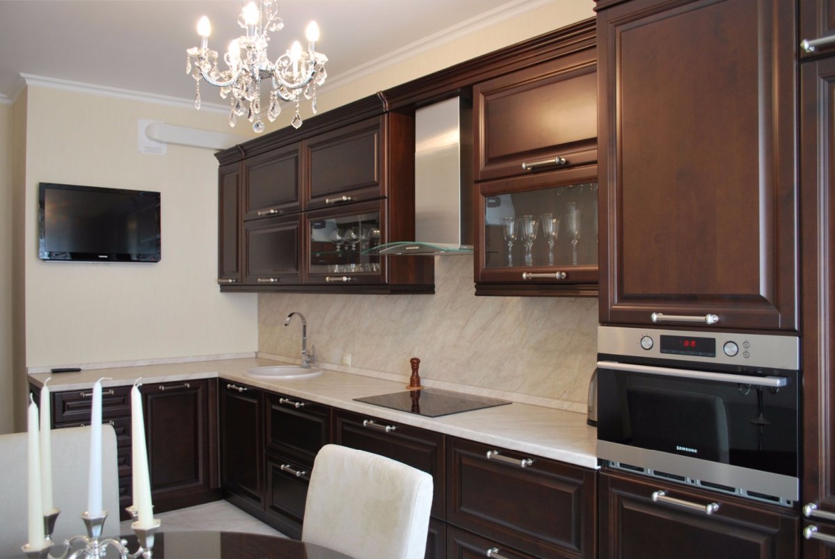 Кухня в коричневых тонах в современном стиле