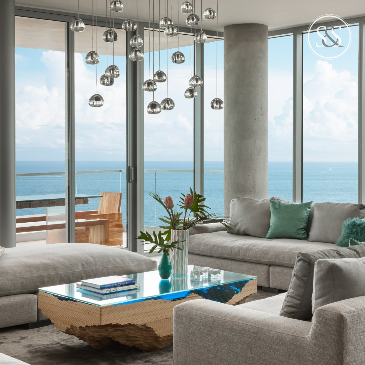 Гостиная с видом на океан