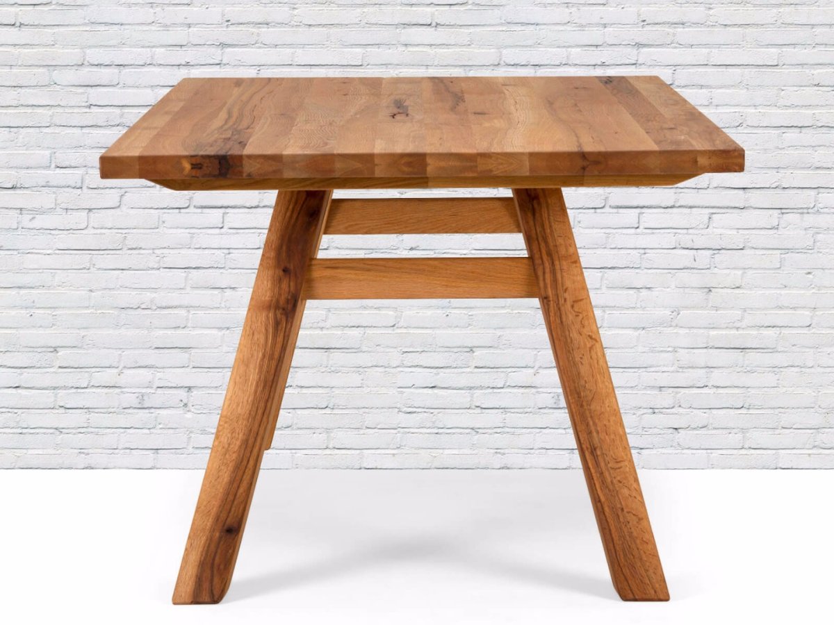 Деревянный стол в гостиную