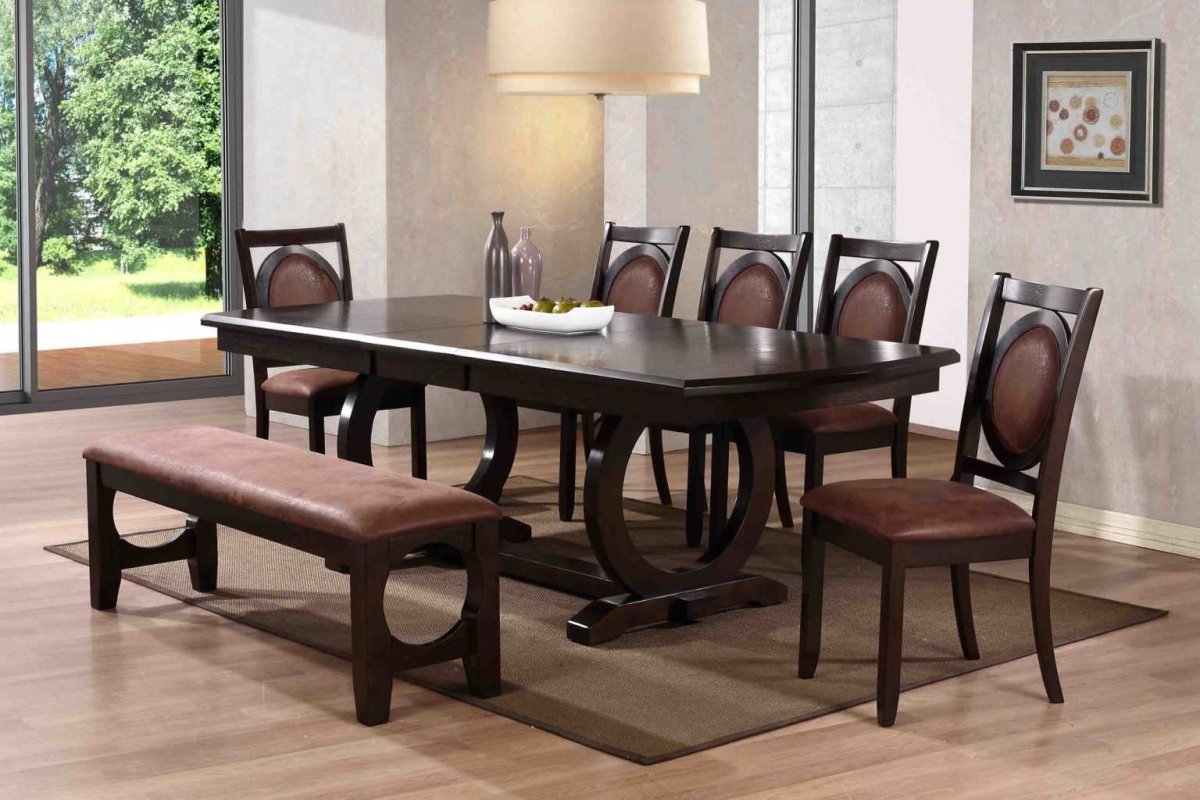 Декор обеденного деревянного стола